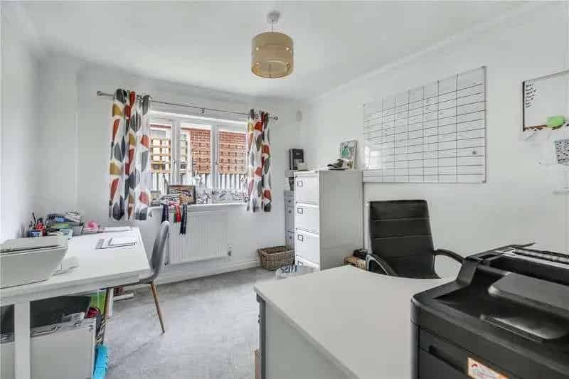5 bed house for sale