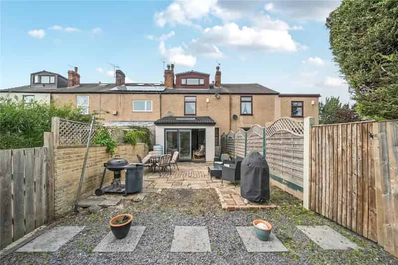 Extended Two Bed House with Parking Near Leeds Wakefield