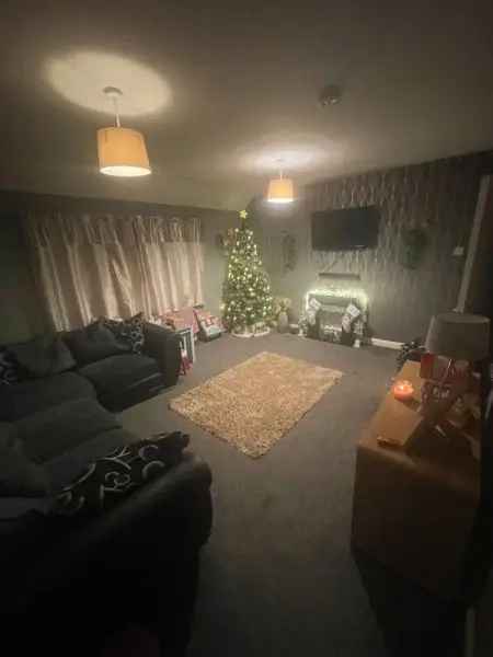 Flat For Rent in Redditch, England