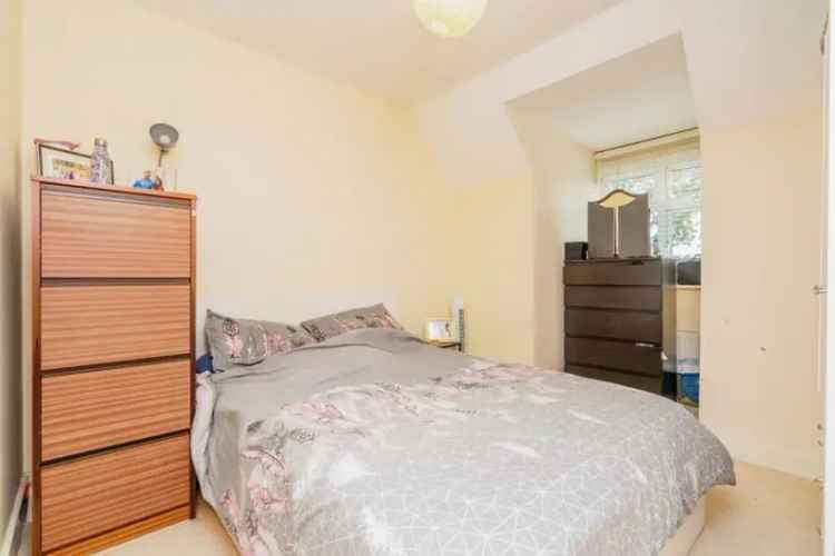 2 Bedroom Apartment Near Woking Town Centre and Mainline Station