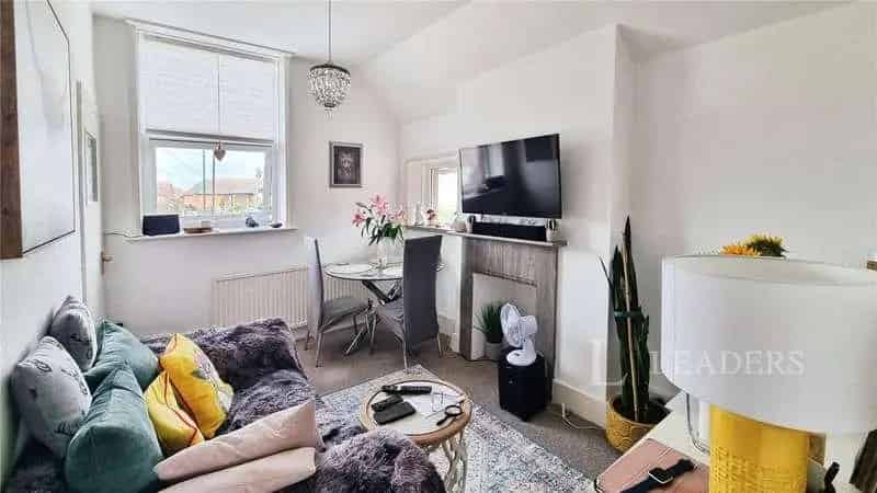 1 Bed Flat for Sale Investment Opportunity First Floor Apartment Residents Parking