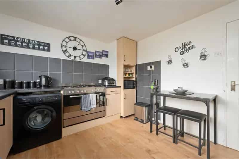 3 Bed Maisonette in Rosyth - Modern and Spacious