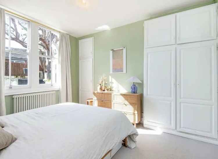 Flat For Sale in London, England