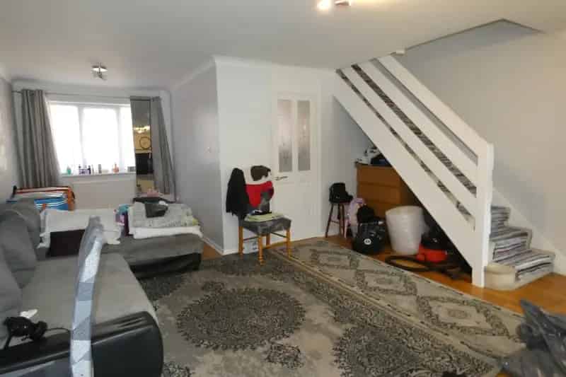 3 Bedroom House Near Town Centre and Train Station Zero Deposit Available