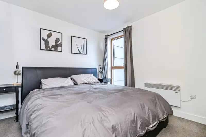 2 Bedroom Flat for Sale Manchester M3 River Irwell View