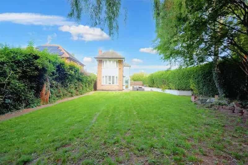 4 bed house for sale
