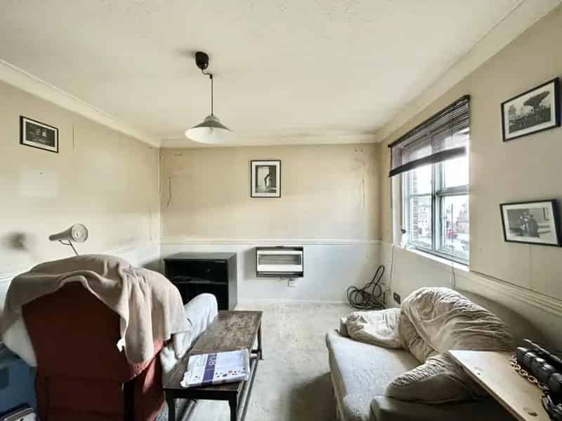 1 Bedroom Maisonette For Sale Northolt Long Lease Parking