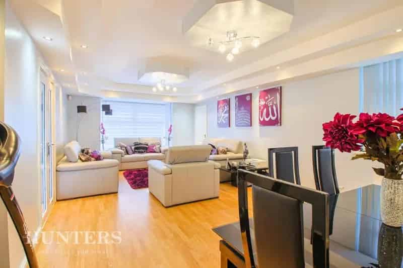 5 Bedroom Detached Bungalow For Sale