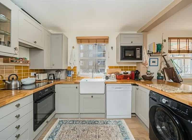 Two Bedroom Duplex Apartment near Columbia Road