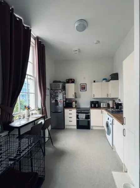 Flat For Rent in Dorchester, England