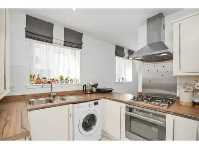 2 Bedroom Flat for Sale in Bonnington Edinburgh