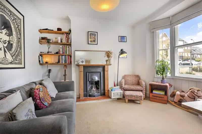 2 Bedroom Maisonette Near Brighton Station