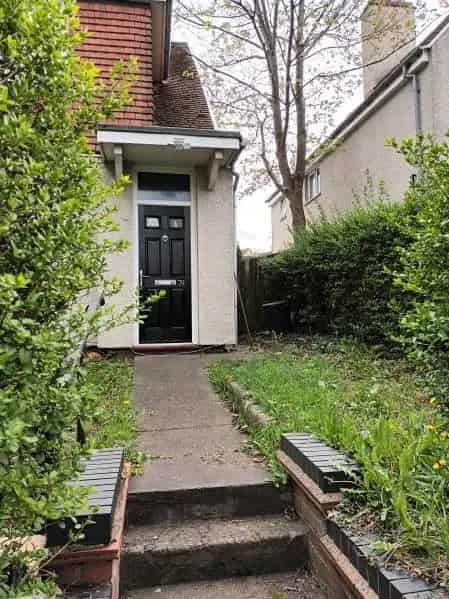 3 Bedroom House with Modern Amenities Near Transport and Schools