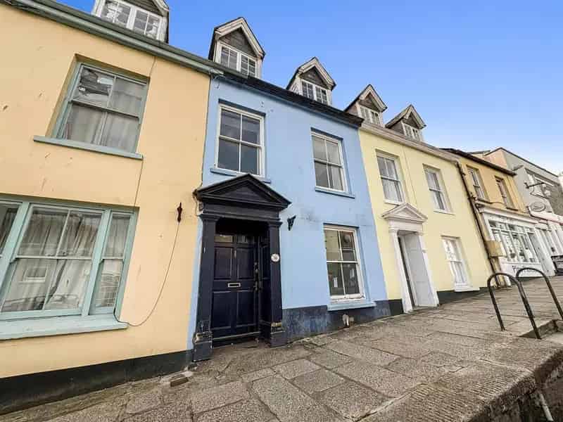 5 Bedroom Townhouse for Sale in Penryn Town Centre