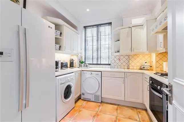 Detached house to rent in Frognal, Hampstead, London NW3