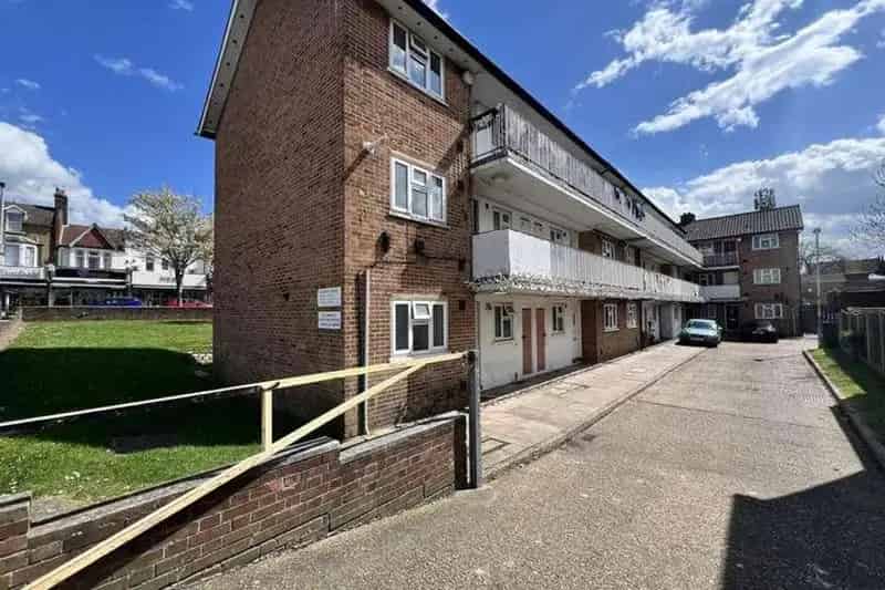 1 Bedroom Flat for Sale Ilford Lane