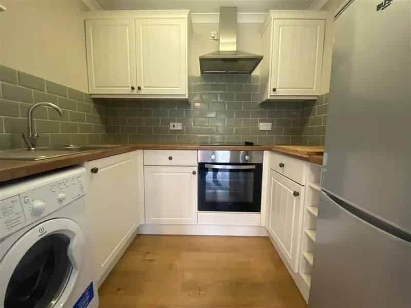 Regents Park Top Floor One Bedroom Apartment Allocated Parking