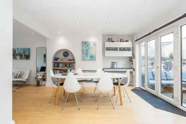 5 Bedroom Semi-Detached House for Sale in Dulwich SE21