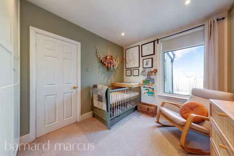 Charming Two Bedroom House Near East Croydon Station