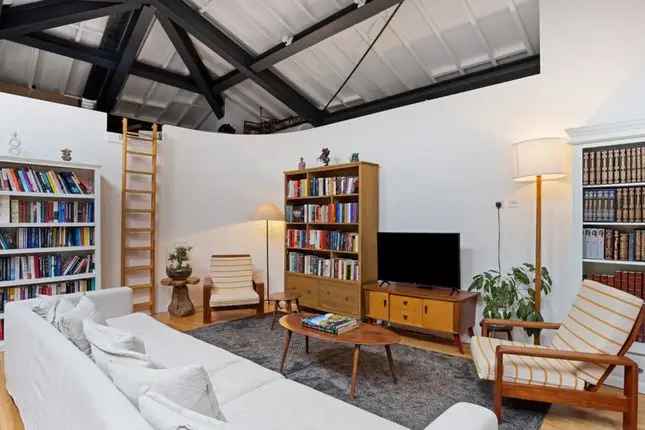 Flat for sale in Shacklewell Street, London E2