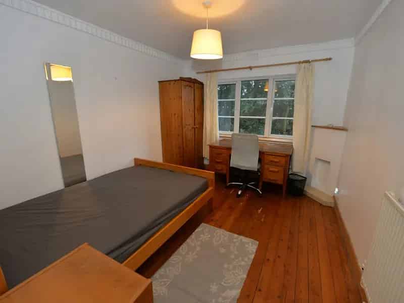2 Bed Top Floor Flat Portswood Near Shops Bars Restaurants Universities