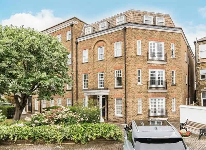 Two Double Bedroom Flat  Vauxhall  Refurbishment Potential