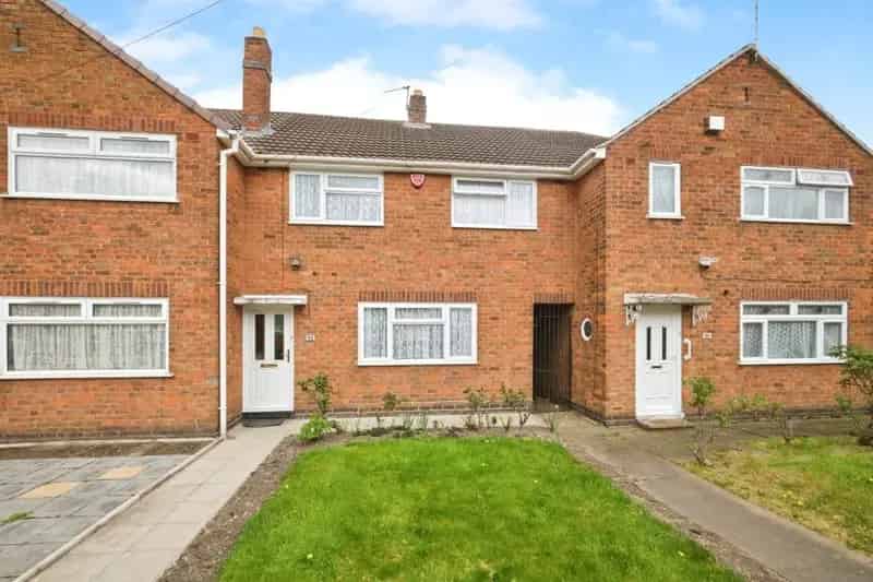 Three Double Bedroom Family Home Near Schools and Amenities