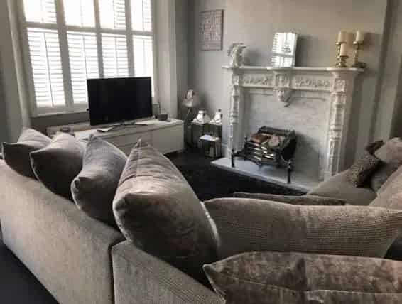 Two Double Bedroom Victorian Flat with Balcony and Courtyard Parking