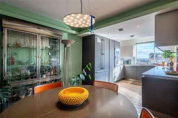 Kensington Heights 3-Bedroom Apartment with Parking