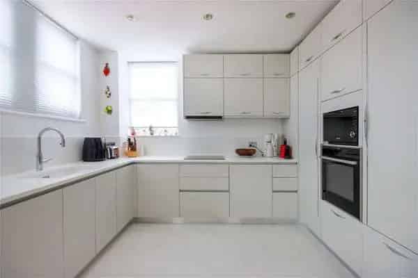 Spacious First Floor Apartment with Vine Garden Views