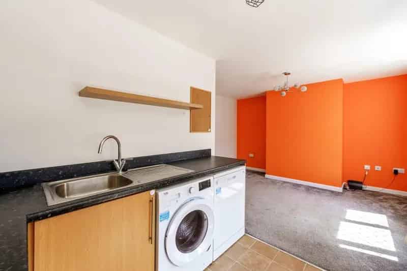 Two Double Bedroom Apartment Near Beach - Parking Available
