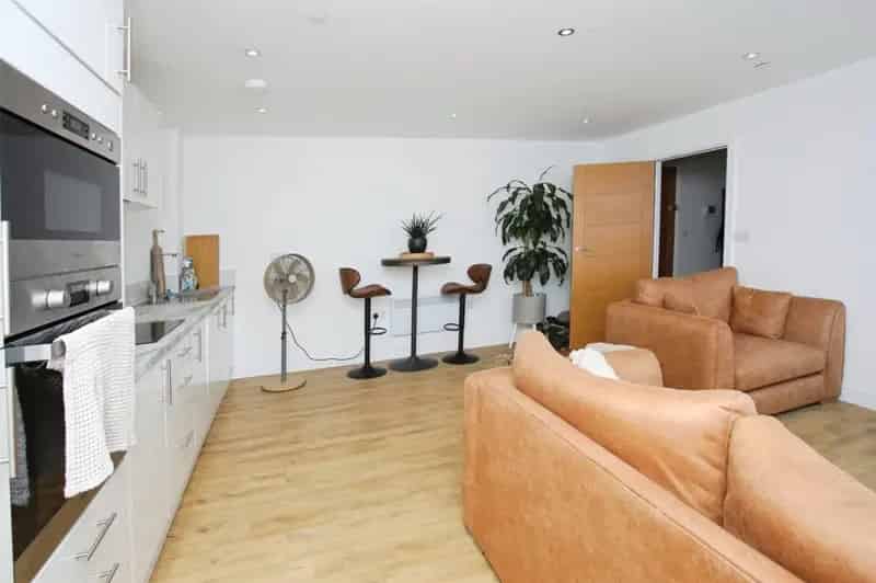2 bedroom flat