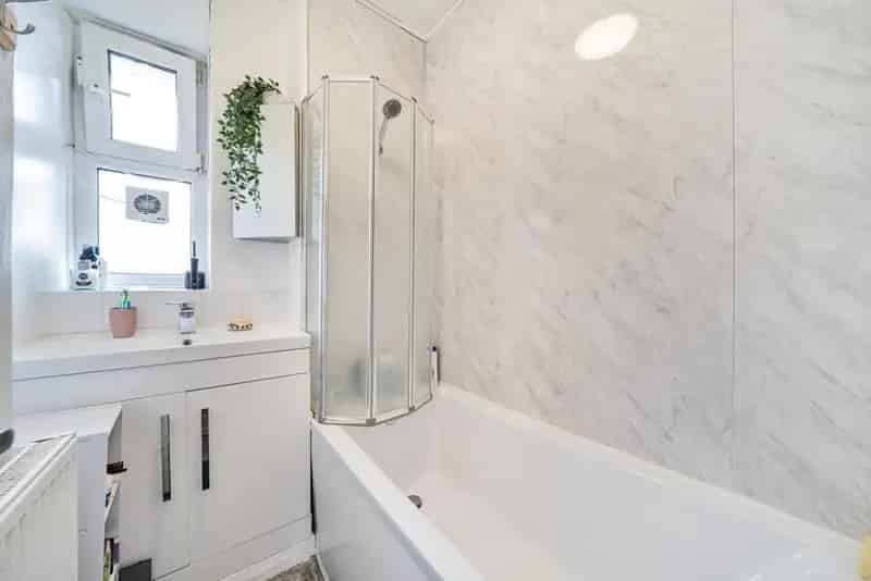 Stunning Two Double Bedroom Apartment near Brockwell Park