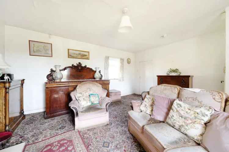 3 Bedroom Detached Cottage For Sale in Walton