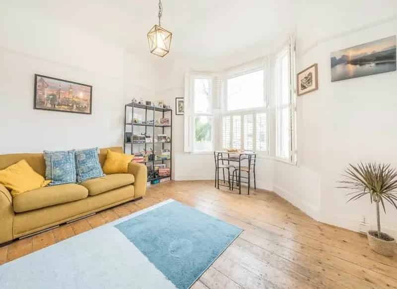 One Double Bedroom Apartment Near Streatham Stations