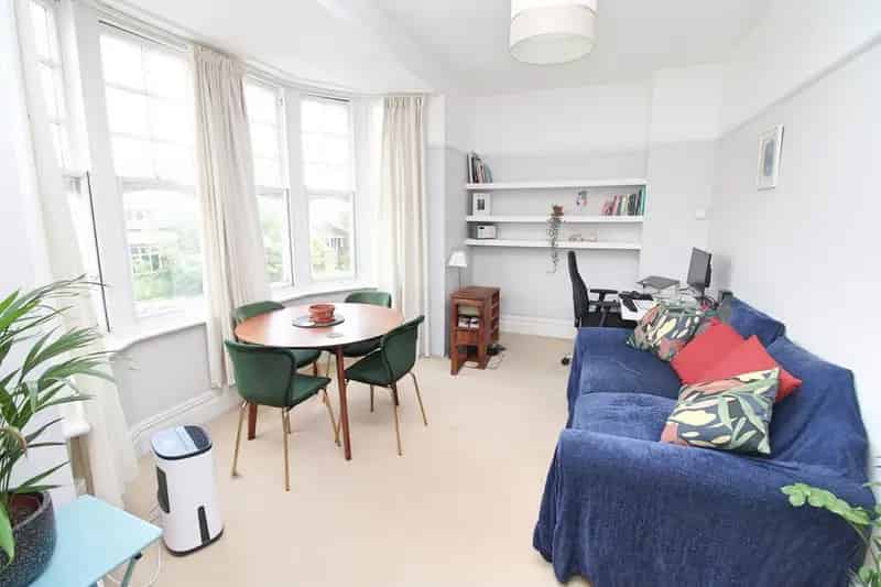1 Bedroom Apartment for Sale Near Preston Park Station