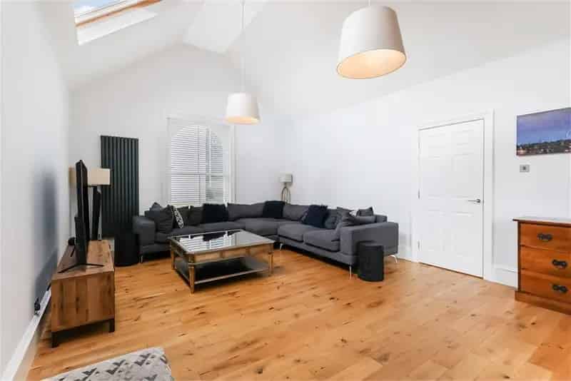 2 Bed Flat Ground Floor Dunfermline City Centre Private Garden Modern Kitchen