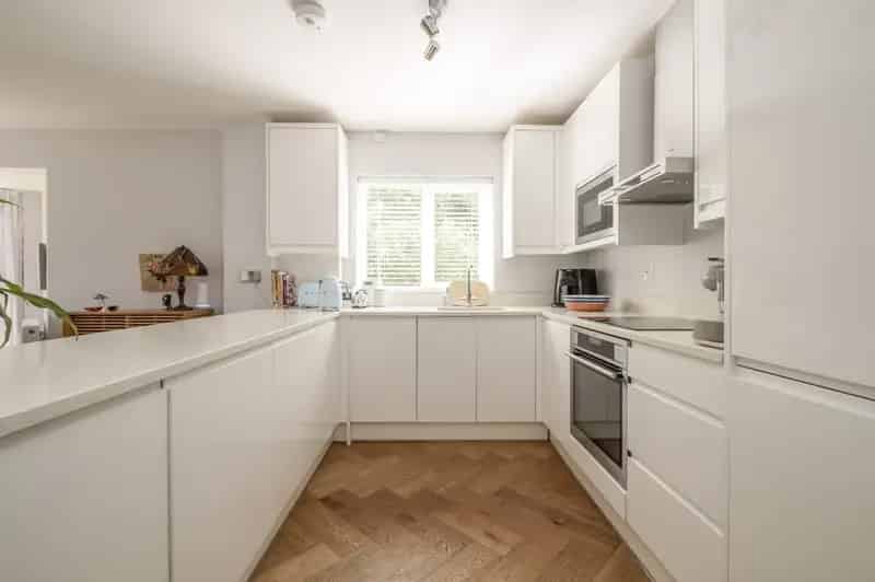 2 Bedroom River View Apartment Teddington