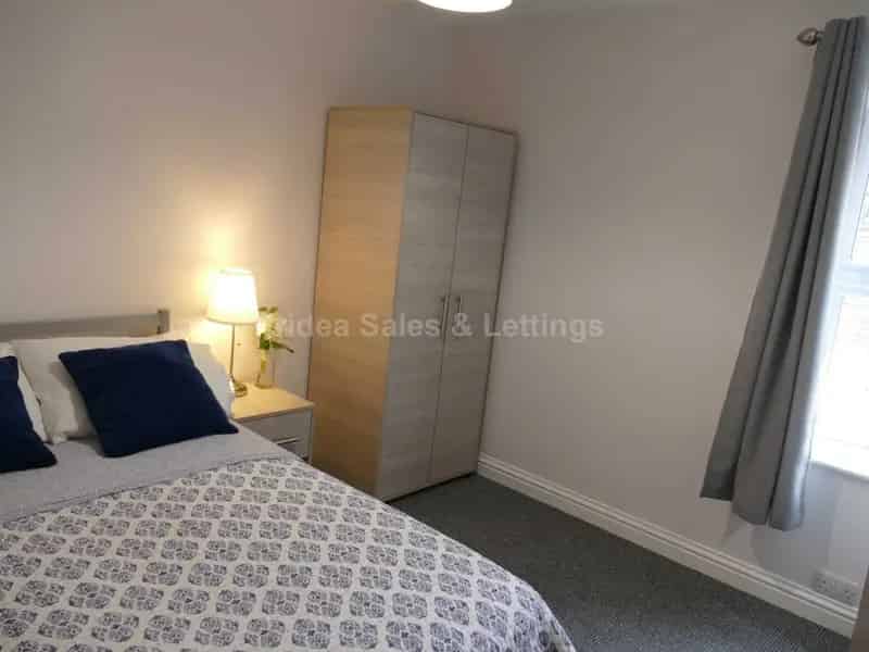 1 Bedroom House Share Near Hospital Town Centre