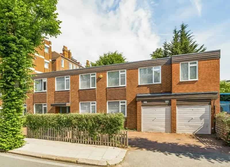 Two Bedroom Property West Hampstead - Modern Features Near Transport