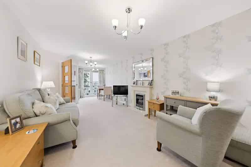 Flat For Sale , Giffnock, Scotland