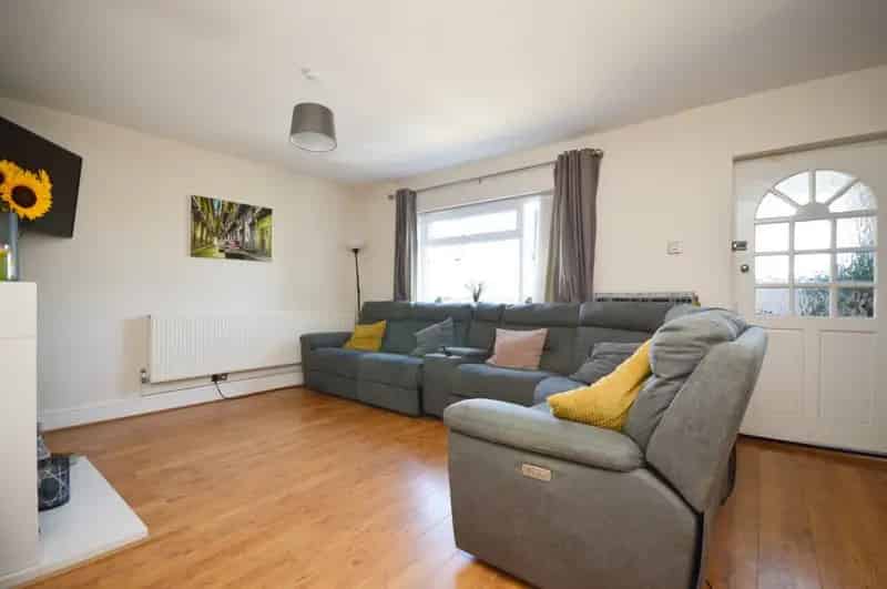 3 Bedroom House For Sale Near Public Transport