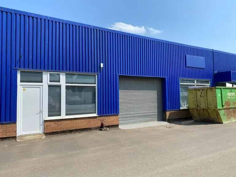 3544 Sq Ft Warehouse Unit with Ample Free Parking