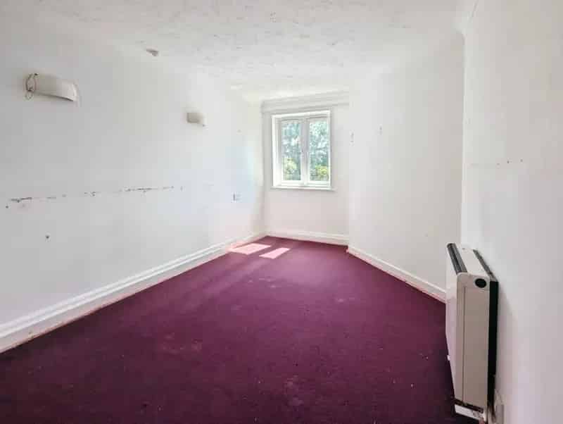 1 Bedroom Flat for Sale in Over 55s Development