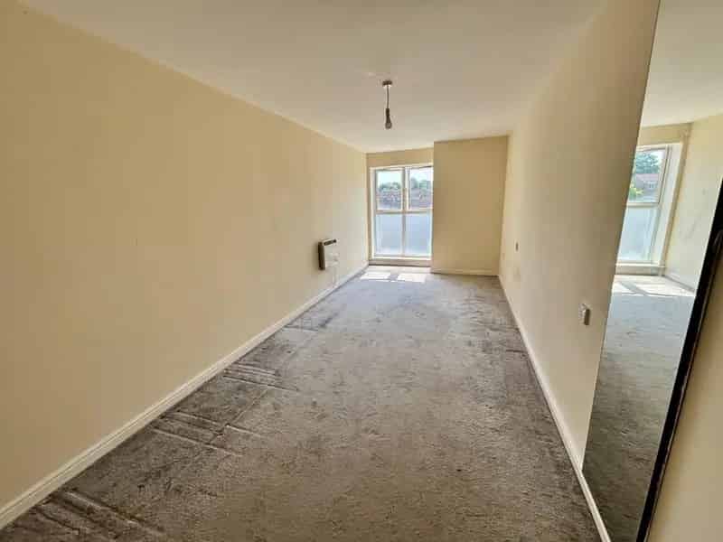 2 bedroom Flat
 For Sale 
Total Size: 625 SQ FT