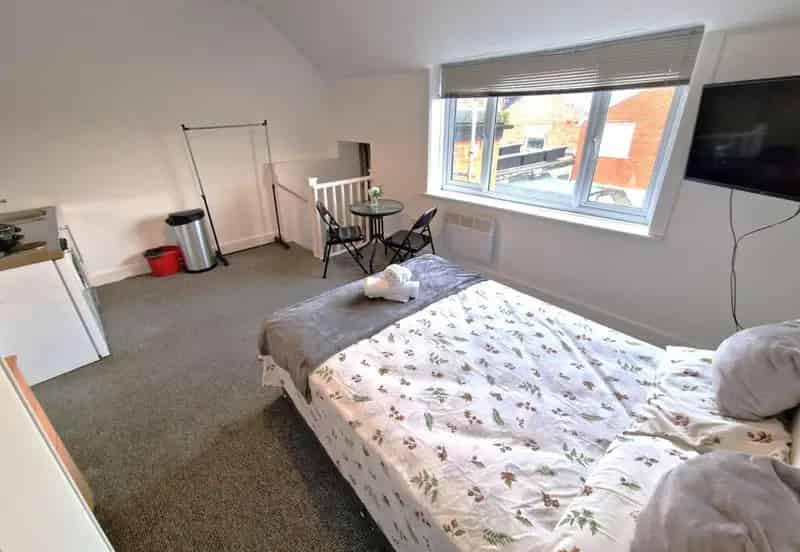 Studio Flat Bournemouth Town Centre Fully Furnished WIFI Laundry