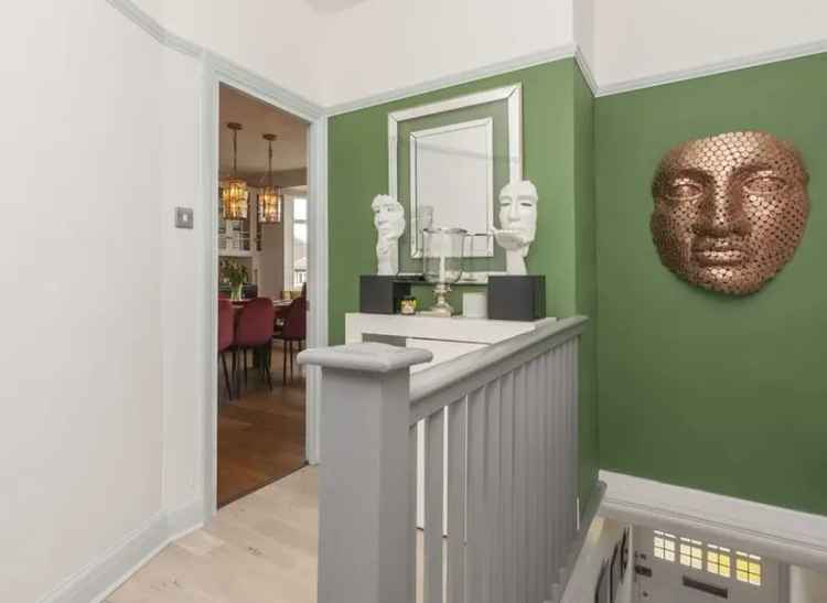 Maisonette For Sale in London, England