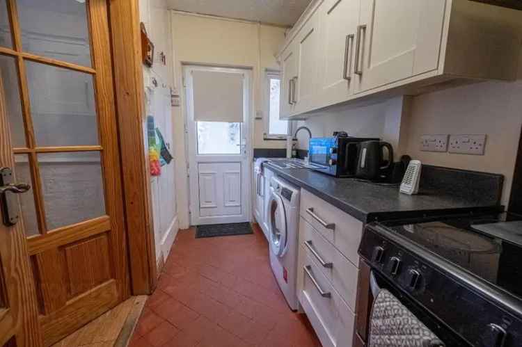 3 Bed Semi-Detached House Near Town - Close to Amenities