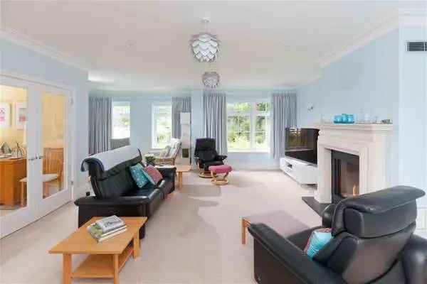 Stunning Detached Family Home 3880 sq ft Hampshire