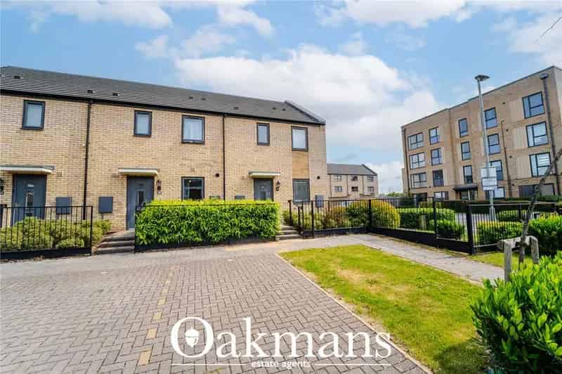 3 Bedroom End Terrace House For Sale